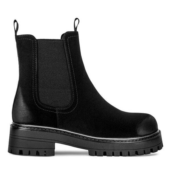 Botki Jenny Fairy. Czarne botki damskie Jenny Fairy, bez obcasa, na płaskiej podeszwie, bez zapięcia. Za 159.99 zł.