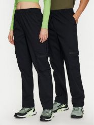 Rains Spodnie materiałowe Tomar Pants Regular 19300 Czarny Regular Fit. Czarne spodnie materiałowe damskie Rains, bez wzorów, z materiału. Za 539.99 zł.