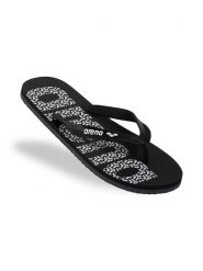 Arena Japonki w kolorze czarno-białym rozmiar: 48. Białe klapki damskie Arena, bez wzorów, z otwartym noskiem, bez obcasa, bez zapięcia. Za 34.93 zł.