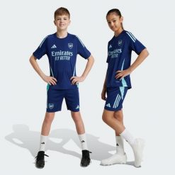 Szorty Arsenal Tiro 24 Training. Niebieskie spodenki sportowe damskie Adidas, bez wzorów, z materiału, do piłki nożnej. Za 178.00 zł.