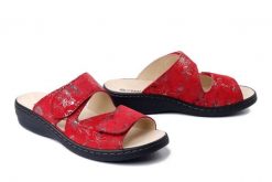 DR. BRINKMANN 701082-04 rot, klapki damskie. Czerwone klapki damskie Dr. Brinkmann, bez wzorów, ze skóry, bez obcasa, bez zapięcia. Za 229.42 zł.