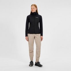 Kurtka hybrydowa damska Berghaus Nula Hybrid Jacket. Czarne kurtki damskie Berghaus, m, bez wzorów, z materiału, bez kaptura. Za 544.49 zł.