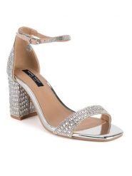 Nine West Sandały WFA3032-1 Srebrny. Szare sandały damskie Nine West, bez wzorów, z materiału, bez obcasa, na słupku, bez zapięcia. Za 249.99 zł.
