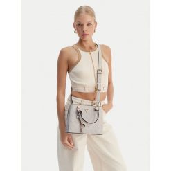 Torebka Guess. Białe kuferki damskie Guess, bez dodatków. Za 492.99 zł.