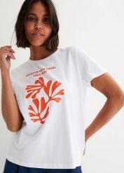 T-shirt z nadrukiem. Białe t-shirty damskie bonprix, bez wzorów, bez kołnierzyka. Za 37.99 zł.