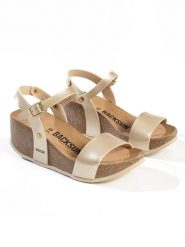 BACKSUN Sandały "Hongkong" w kolorze złotym na koturnie rozmiar: 40. Żółte sandały damskie Backsun, bez wzorów, z materiału, z otwartym noskiem, bez obcasa, na koturnie, bez zapięcia. Za 130.99 zł.