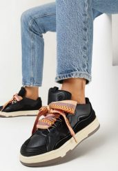 Czarne Sneakersy z Ozdobnym Sznurowaniem i Szerokim Językiem Vessy. Czarne obuwie sportowe damskie Born2be, bez zapięcia. Za 64.99 zł.