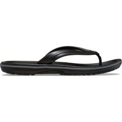 Japonki Crocs Crocband Flip. Czarne klapki damskie Crocs, bez wzorów, bez obcasa, bez zapięcia. Za 149.00 zł.