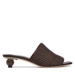 Klapki Weekend Max Mara. Czarne klapki damskie Weekend Max Mara, bez wzorów, bez obcasa, bez zapięcia. Za 1,779.00 zł.