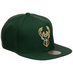 Czapka z daszkiem do koszykówki Mitchell Snapback Milwaukee zielona. Zielone czapki z daszkiem damskie Mitchell & Ness, bez wzorów. Za 149.00 zł.