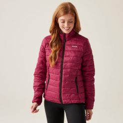 Kurtka turystyczna damska Marizion pikowana. Czerwone kurtki damskie Regatta, bez wzorów, bez kaptura. Za 243.05 zł.