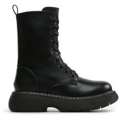 Trapery DeeZee. Czarne trapery damskie DeeZee, bez zapięcia. Za 229.99 zł.