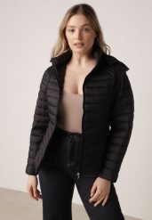 Czarna Klasyczna Kurtka Przejściowa z Pikowaniem i Odpinanym Kapturem Pretiella. Czarne kurtki damskie Born2be, l, bez wzorów, z jeansu. Za 119.99 zł.