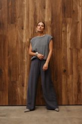 WEŁNIANA KAMIZELKA LAURA SZARA L - Flawless. Szare swetry klasyczne damskie Flawless, l, z wełny, bez kołnierzyka. Za 649.00 zł.