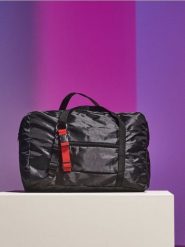Torba podróżna - czarny. Czarne torby podróżne Sinsay, bez wzorów. Za 15.99 zł.