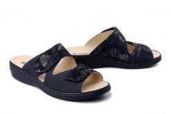 DR. BRINKMANN 700584-05 navy, klapki damskie. Niebieskie klapki damskie Dr. Brinkmann, bez wzorów, ze skóry, bez obcasa, bez zapięcia. Za 284.90 zł.