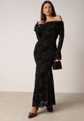 Czarna Koktajlowa Sukienka VICES z Odkrytymi Ramionami i Welurowym Wzorem Drensyss. Czarne sukienki damskie Born2be, bez wzorów, z weluru, klasyczne, bez ramiączek. Za 169.99 zł.