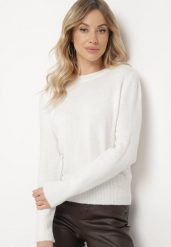 Jasnobeżowy Sweter o Klasycznym Kroju Vitilia. Brązowe swetry klasyczne damskie Born2be, m, z jeansu, bez kołnierzyka. Za 89.99 zł.