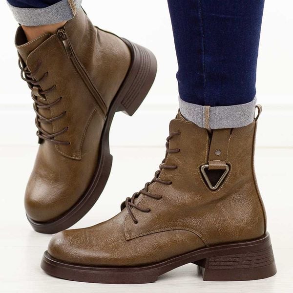 Brązowe botki damskie Potocki 12719. Brązowe botki damskie POTOCKI, na jesień, z jeansu, eleganckie, z okrągłym noskiem, bez obcasa, na obcasie, bez zapięcia. W wyprzedaży za 167.30 zł.