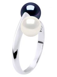 ATELIERS SAINT GERMAIN Srebrny pierścionek z perłami rozmiar: onesize. Białe pierścionki damskie ATELIERS SAINT GERMAIN, z perłą, srebrne. Za 339.99 zł.