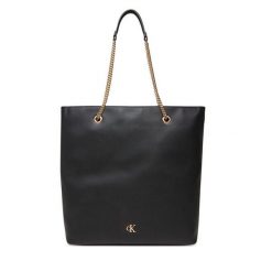 Torebka Calvin Klein. Czarne torebki klasyczne damskie Calvin Klein, bez dodatków. Za 389.99 zł.