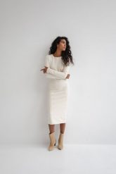 Sukienka wykonana z dzianiny, z efektem jodełki w kolorze WARM BEIGE - SALMA-S/M. Brązowe sukienki damskie Marsala, bez wzorów, z bawełny, eleganckie, bez ramiączek. W wyprzedaży za 173.94 zł.