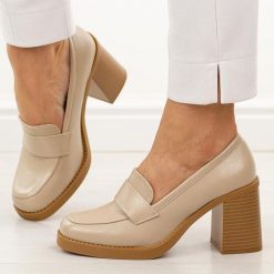 Beżowe mokasyny damskie na słupku Jezzi 2461-5. Brązowe mokasyny damskie Jezzi, z jeansu, bez obcasa. Za 189.00 zł.