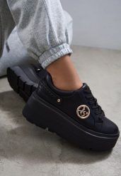 Czarne Sneakersy Vices na Platformie Ozdobione Metaliczną Aplikacją Tatellia. Czarne obuwie sportowe damskie Renee, z jeansu, bez zapięcia. Za 139.99 zł.