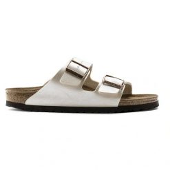 BIRKENSTOCK Arizona BF Graceful Pearl White Klapki damskie. Białe klapki damskie Birkenstock, bez wzorów, ze skóry, bez obcasa, bez zapięcia. Za 379.99 zł.