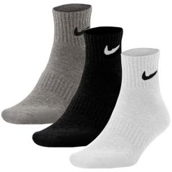 Skarpety Nike Everyday Cushioned Ankle 3 pary. Czarne skarpetki damskie Nike, bez wzorów, z bawełny. Za 63.99 zł.