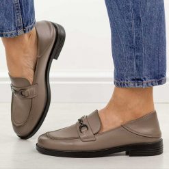 Beżowe skórzane mokasyny damskie Vinceza 18117. Brązowe mokasyny damskie VINCEZA, na jesień, z jeansu, z okrągłym noskiem, bez obcasa. Za 219.00 zł.