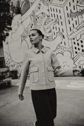 Krótka kurtka szara. Szare kurtki damskie MOODO, l, bez wzorów, z poliesteru, bez kaptura. Za 219.99 zł.