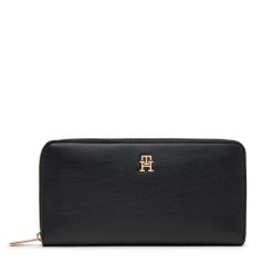 Portfel Tommy Hilfiger. Czarne portfele damskie Tommy Hilfiger, bez wzorów. Za 229.99 zł.