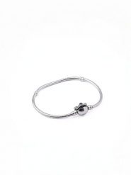 Pandora Srebrna bransoletka "Stitch" rozmiar: 19. Szare bransoletki damskie Pandora, srebrne. Za 352.45 zł.