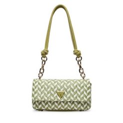 Torebka Guess. Zielone torebki klasyczne damskie Guess, bez dodatków. Za 639.99 zł.