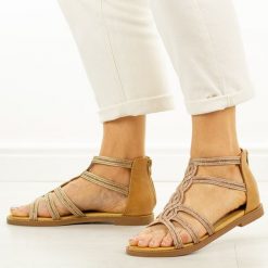 Złote sandały damskie Filippo Ds7897/26. Żółte sandały damskie Filippo, bez wzorów, z jeansu, bez obcasa, na płaskiej podeszwie, bez zapięcia. Za 199.00 zł.
