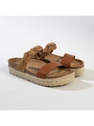 BACKSUN Skórzane klapki w kolorze jasnobrązowym rozmiar: 36. Brązowe klapki damskie Backsun, bez wzorów, z otwartym noskiem, bez obcasa, na platformie, bez zapięcia. Za 130.99 zł.