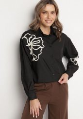 Czarna Koszula o Kroju Oversize z Wiskozą Zdobiona Kwiatową Aplikacją Zelbia. Czarne koszule damskie Born2be, l, z aplikacjami, z bawełny, eleganckie, bez kołnierzyka, bez ramiączek. Za 84.99 zł.