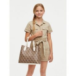 Torebka Guess. Brązowe torebki klasyczne damskie Guess, bez dodatków. Za 269.99 zł.