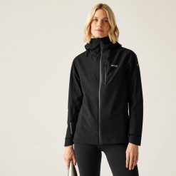 Kurtka turystyczna przeciwdeszczowa damska Birchdale wodoodporna. Fioletowe kurtki damskie Regatta, bez wzorów, z tkaniny, bez kaptura. W wyprzedaży za 349.99 zł.