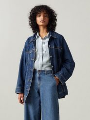 Levi´s Kurtka dżinsowa w kolorze granatowym rozmiar: XS. Niebieskie kurtki damskie s, z aplikacjami, z bawełny, bez kaptura. Za 223.99 zł.