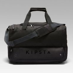 Torba sportowa Kipsta Hardcase 45 L. Czarne torby sportowe Decathlon, bez wzorów, z gumy, duże. Za 89.99 zł.
