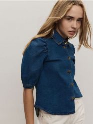 Jeansowa koszula z ozdobnymi guzikami - niebieski. Niebieskie koszule damskie Reserved, l, bez wzorów, z bawełny, bez kołnierzyka, bez ramiączek. W wyprzedaży za 99.99 zł.