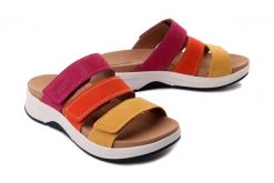 Josef Seibel Estelle 11 97311 380 837 amber-multi, klapki damskie. Żółte klapki damskie Josef Seibel, bez wzorów, ze skóry, bez obcasa, bez zapięcia. Za 419.90 zł.