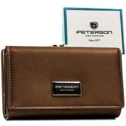Portfel damski wykonany ze skóry naturalnej i ekologicznej w brązowym kolorze PTN PS108-HNL Peterson. Brązowe portfele damskie Peterson, bez wzorów, ze skóry. Za 129.99 zł.