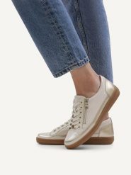 Caprice Skórzane sneakersy w kolorze kremowym rozmiar: 37,5. Brązowe obuwie sportowe damskie Caprice, bez zapięcia. Za 196.70 zł.
