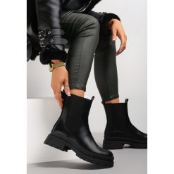Czarne Botki Cillime. Czarne botki damskie Renee, z gumy, eleganckie, za kostkę, bez obcasa, na płaskiej podeszwie, bez zapięcia. Za 99.99 zł.