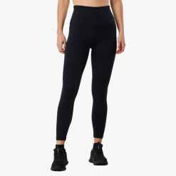 Długie legginsy treningowe damskie Swedemount Core High Waist szybkoschnące. Czarne legginsy damskie SWEDEMOUNT, bez wzorów, z tkaniny. W wyprzedaży za 147.00 zł.