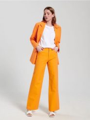 Jeansy wide leg high waist - pomarańczowy. Brązowe jeansy damskie Sinsay, z podwyższonym stanem. W wyprzedaży za 35.99 zł.