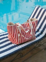 Torba damska z tkaniny w paski czerwona Mavia 603. Czerwone torebki klasyczne damskie Big Star, z tkaniny, na ramię, bez dodatków. W wyprzedaży za 159.99 zł.